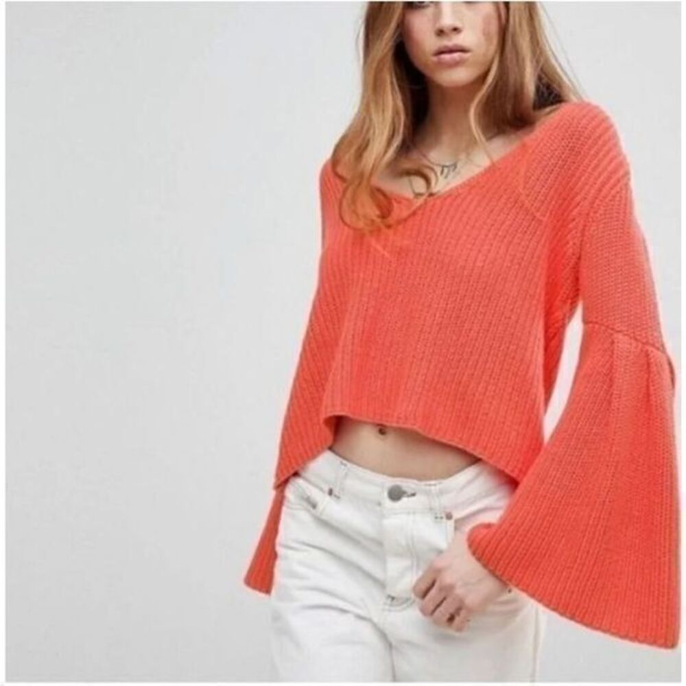 Free People Damsel Sweater XS Coral Orange Crop Bell Sleeve V-Neck Knit Oversize